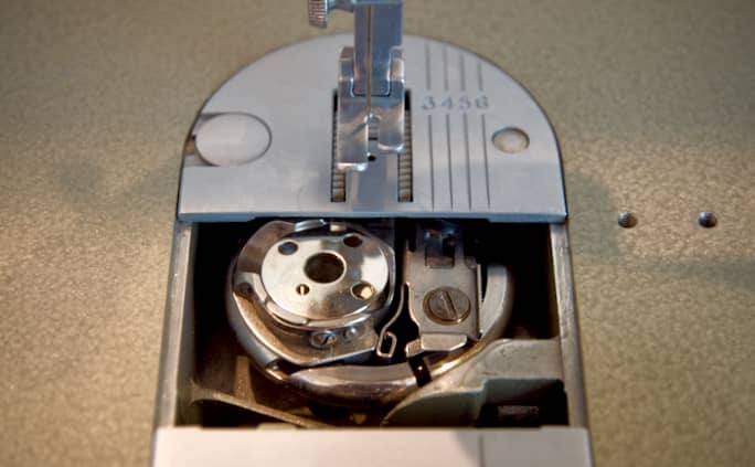 Singer 328J Sewing Machine Throat