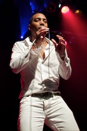 Dayán Singing