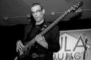 Roberto Riverón – Bass
