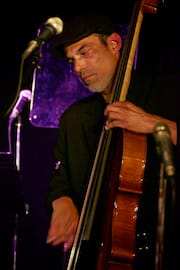 Roberto Riverón – Bass