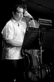 Ruddy Bolaños – Ampeg Baby Bass