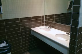 Men’s Bathroom Sink